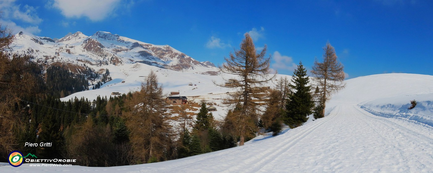 51 La bella ampia pista di sci da fondo con vista in Avaro, Tribortoi, Triomen .jpg